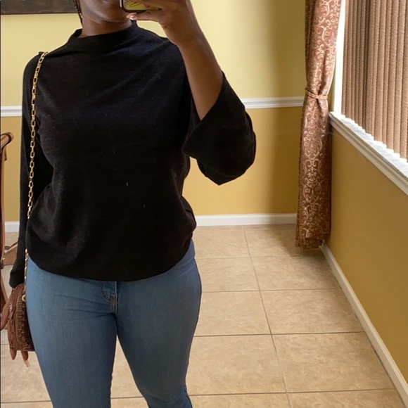 Black Casual Lightweight Knit Sweater - Picture 7 of 8